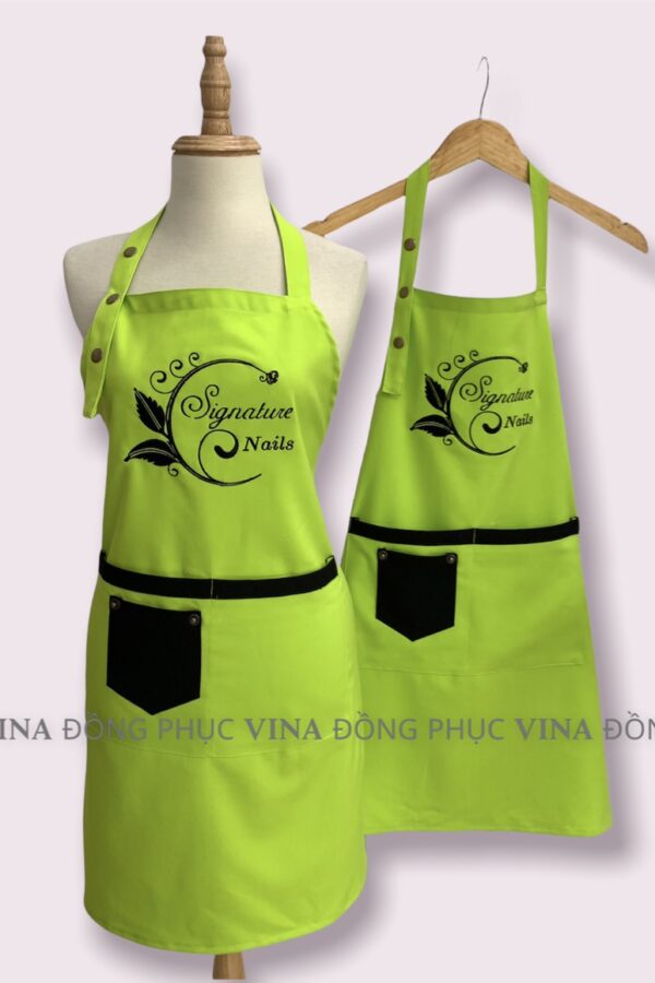 tạp dề màu cốm tiệm nail signature