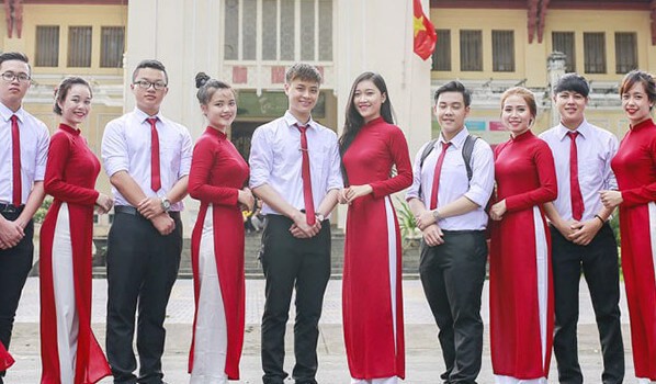 áo dài đồng phục đại học Nguyễn Tất Thành