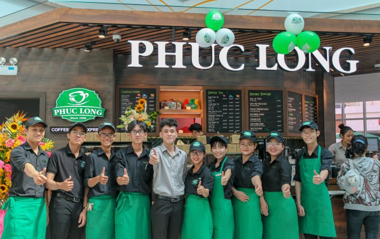 Đồng phục Phúc Long sự tinh tế từ màu xanh của trà và màu đen của cafe