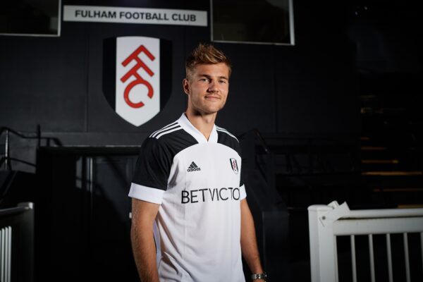 mẫu áo thi đấu câu lạc bộ Fulham 2022