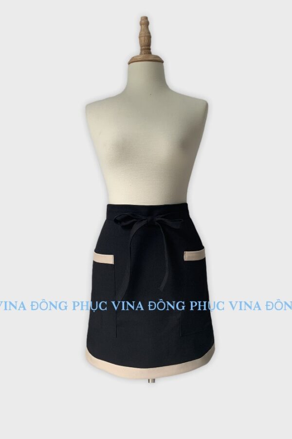 mẫu tạp dề ngắn màu đen phối túi