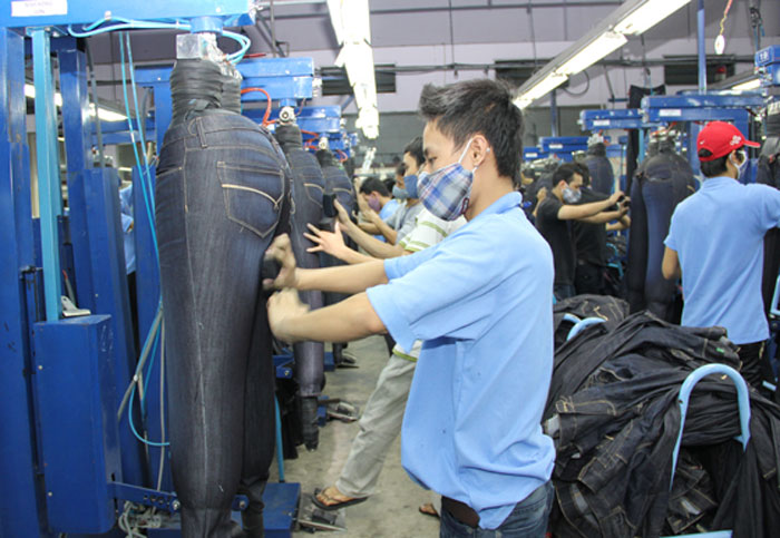 TOP 5 xưởng may quần jean nam nữ tại TPHCM【Đồng Phục Vina】