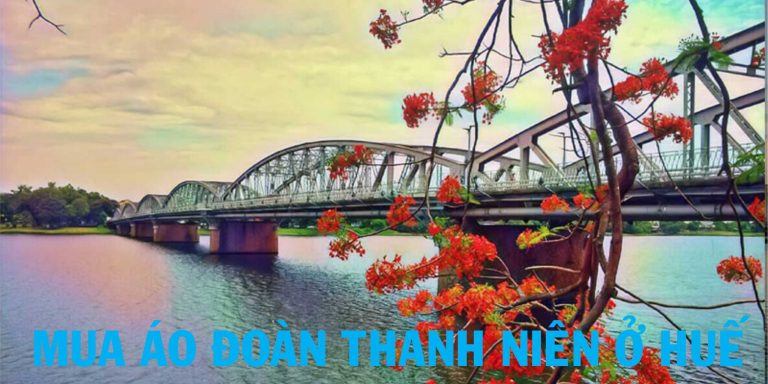 Mua áo đoàn thanh niên ở Huế