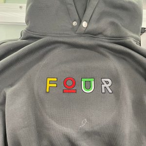 In logo áo Hoodie đồng phục Four