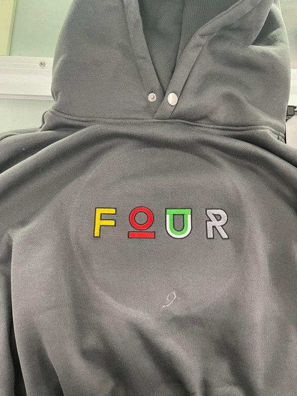 In logo áo Hoodie đồng phục Four