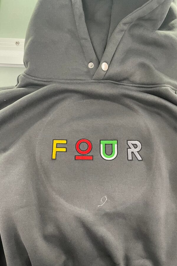 In logo áo Hoodie đồng phục Four