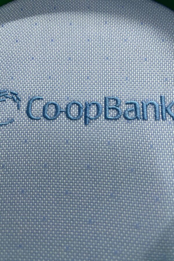 Thêu logo áo Coopbank
