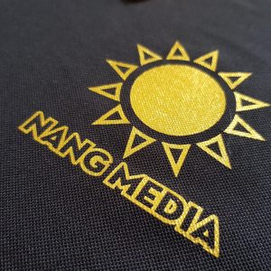 In logo lên áo Nắng Media