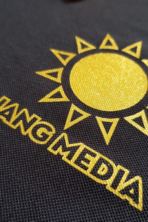 In logo lên áo Nắng Media