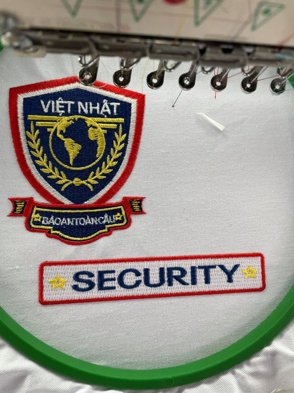 Thêu logo áo đồng phục bảo vệ Việt Nhật