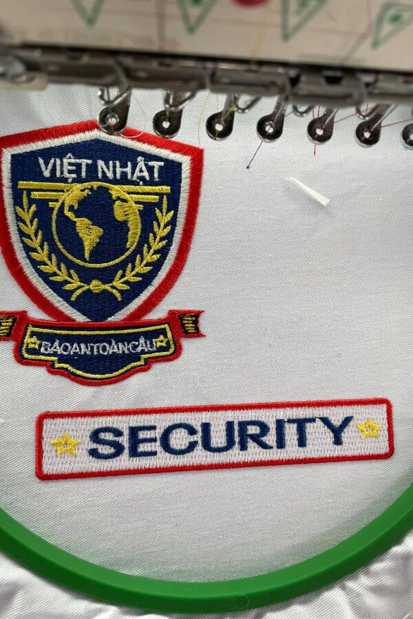 Thêu logo áo đồng phục bảo vệ Việt Nhật