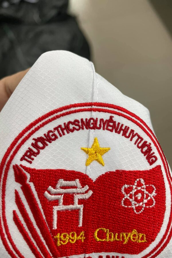 Thêu logo áo đồng phục học sinh