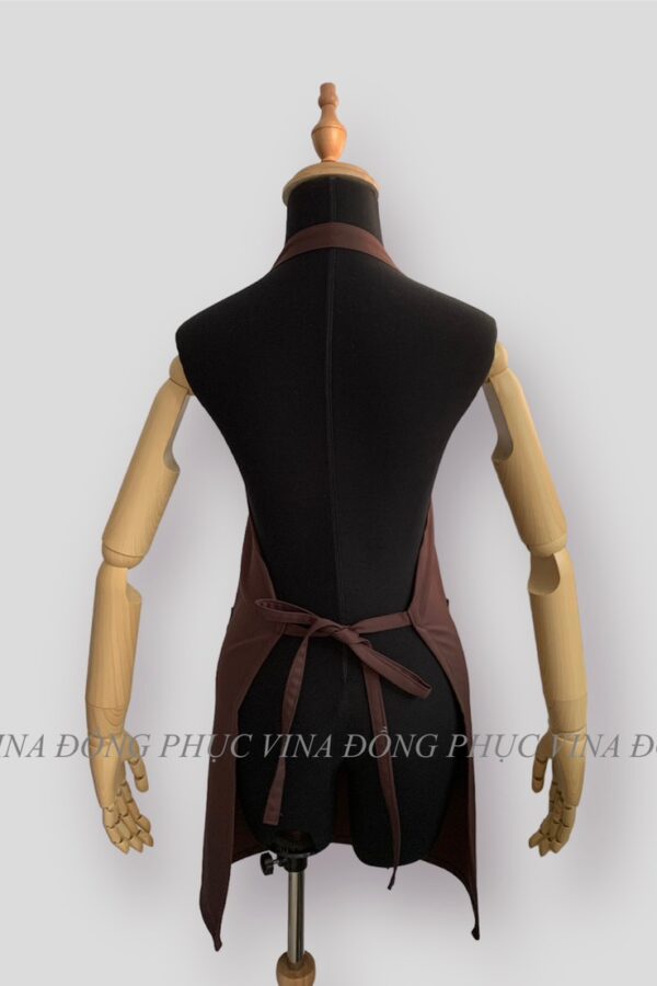 Đồng phục tạp dề yếm may sẵn màu Nâu mặt sau