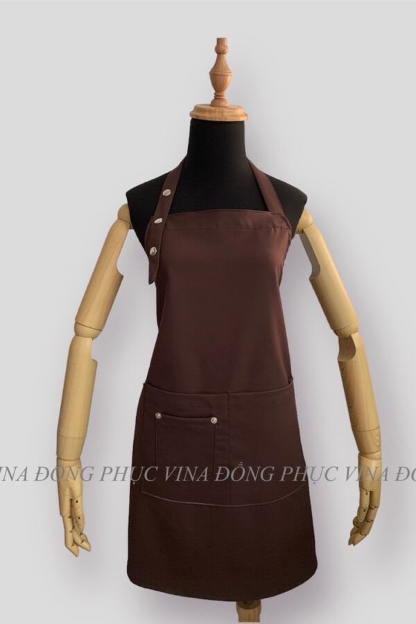 Đồng phục tạp dề yếm may sẵn màu Nâu mặt trước