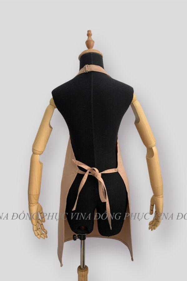 Đồng phục tạp dề yếm may sẵn màu Be mặt sau