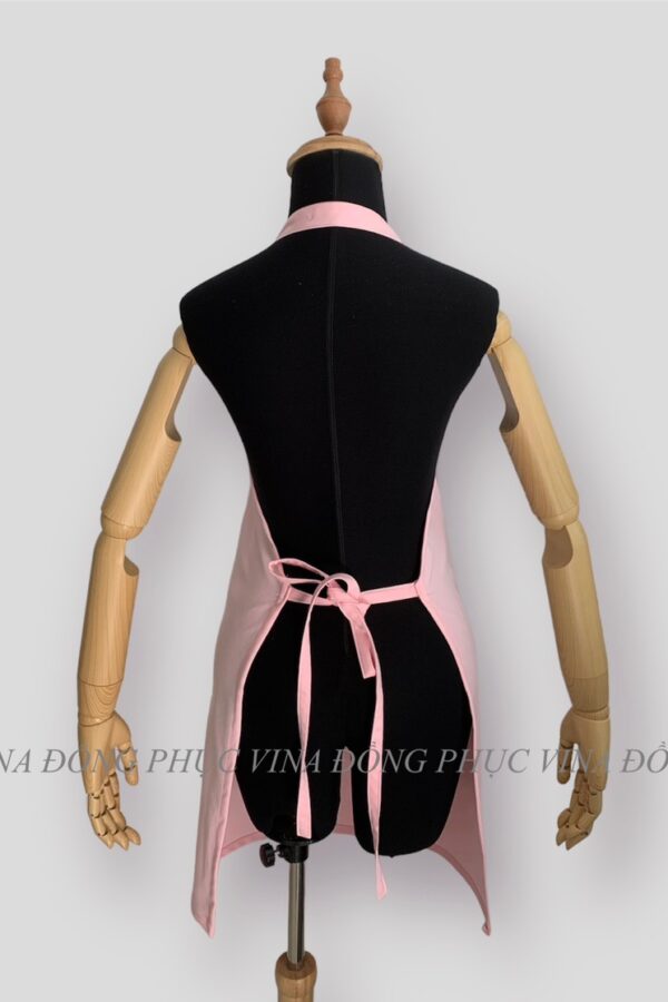 Đồng phục tạp dề yếm may sẵn màu Hồng mặt sau