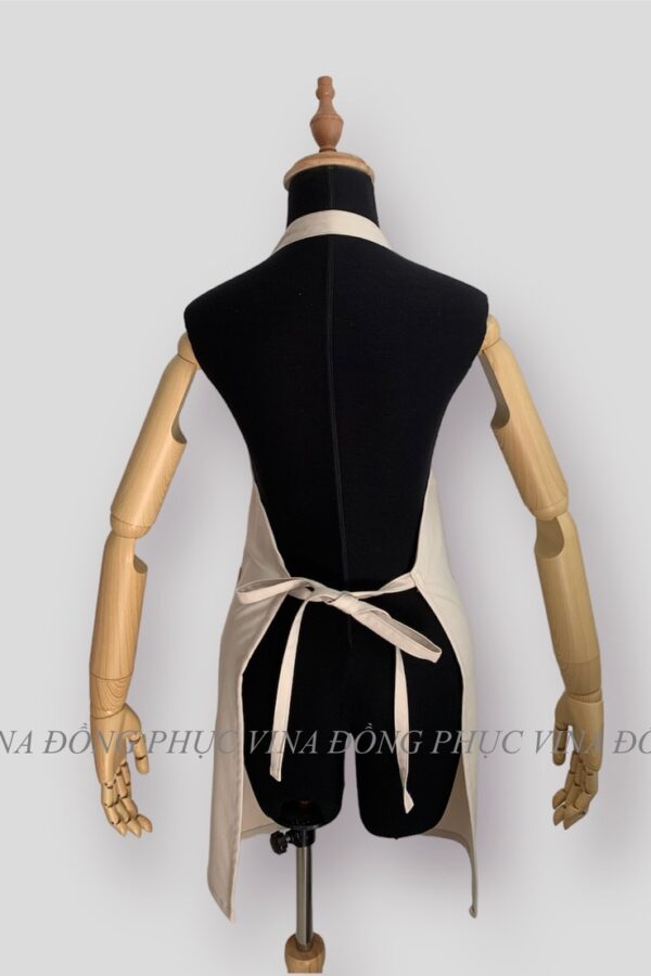 Đồng phục tạp dề yếm may sẵn màu Kem mặt sau