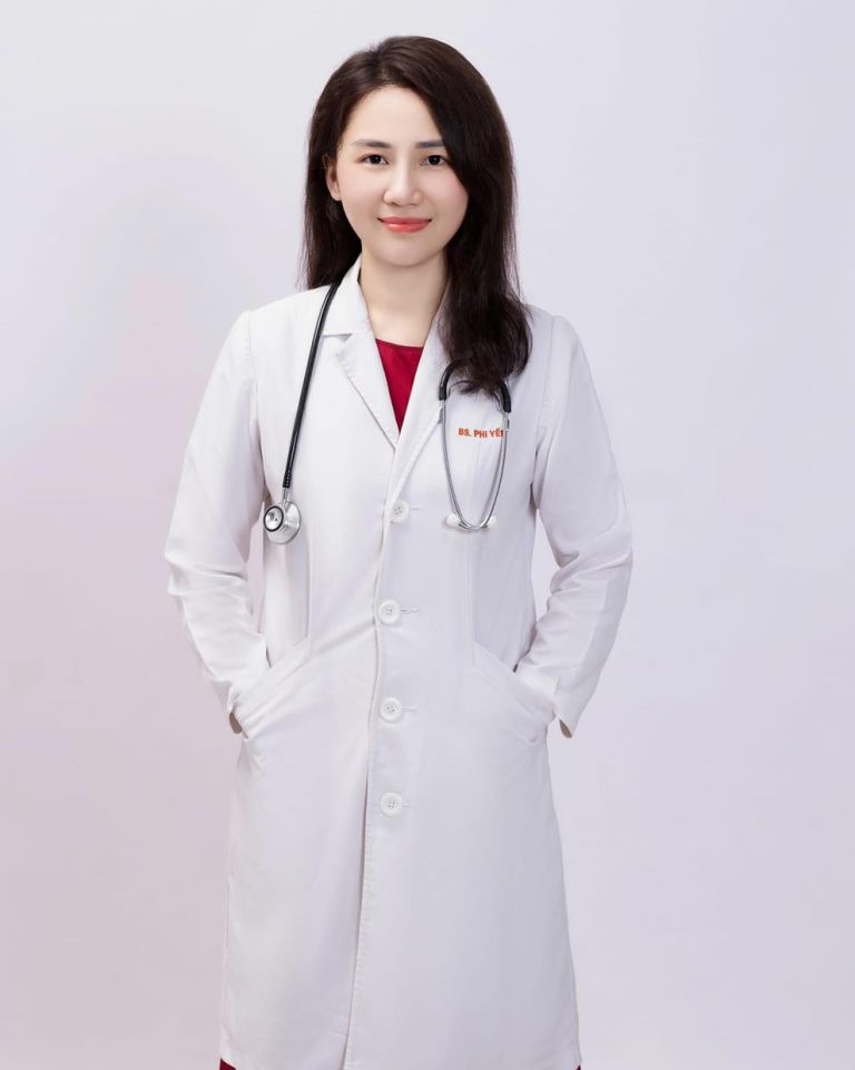 Dịch vụ thêu tên áo blouse TPHCM theo yêu cầu