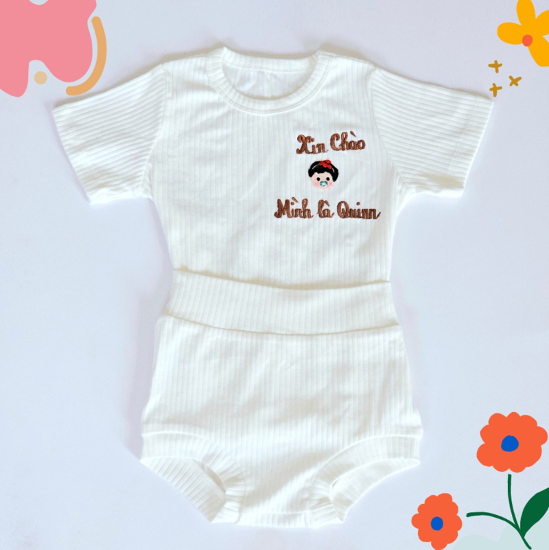 Thêu chữ lên áo cho bé