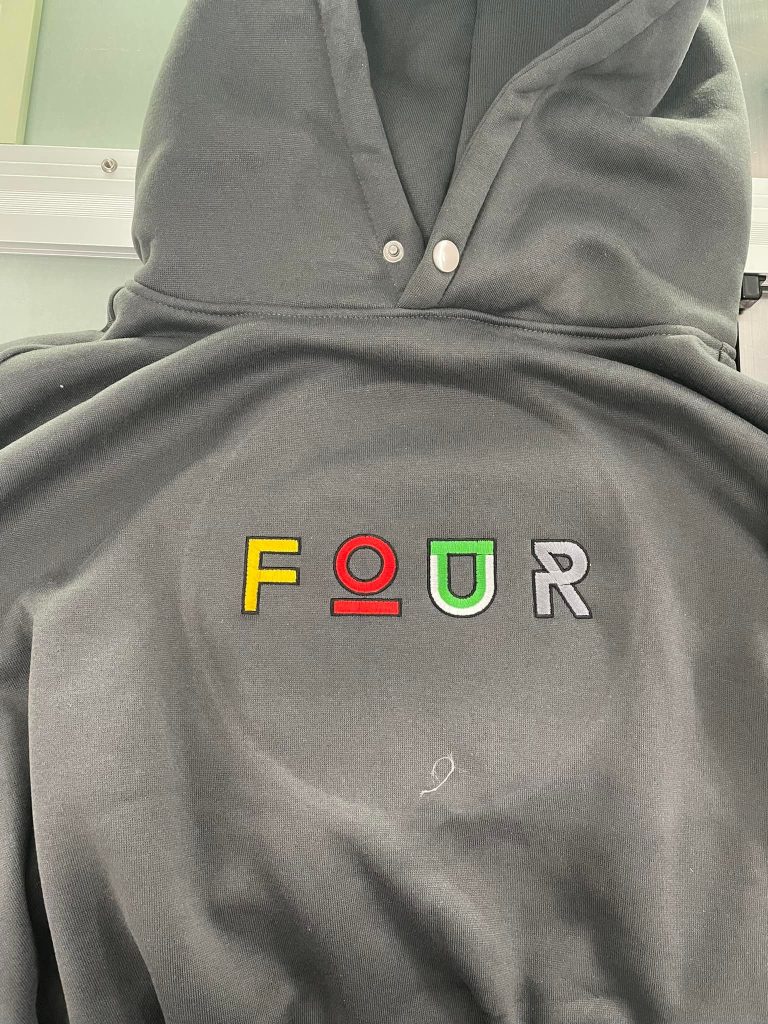 Thêu logo áo Hoodie đồng phục Four