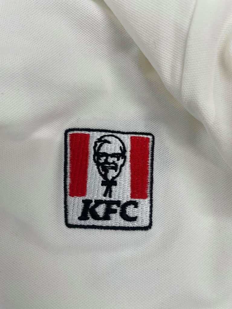 Thêu logo đồng phục KFC