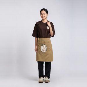 Đồng phục quán cafe Sắc Nâu áo thun nâu tạp dề ngắn kaki